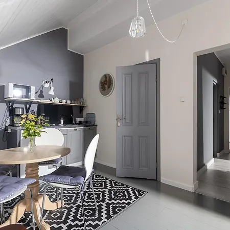 Male Letnisko, Butikowy Blisko Zatoki 푸크