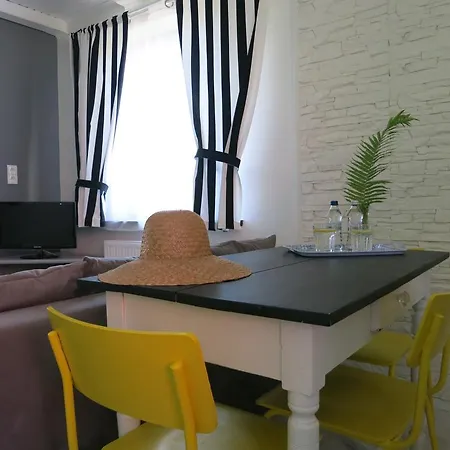 Male Letnisko, Butikowy Blisko Zatoki 아파트 푸크