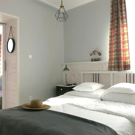 Male Letnisko, Butikowy Blisko Zatoki 푸크